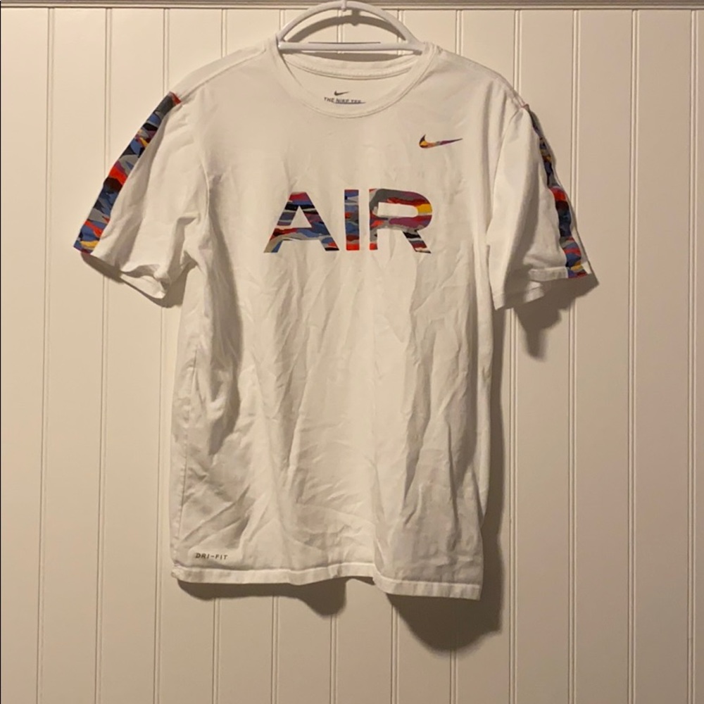 Mens Nike T Shirt.